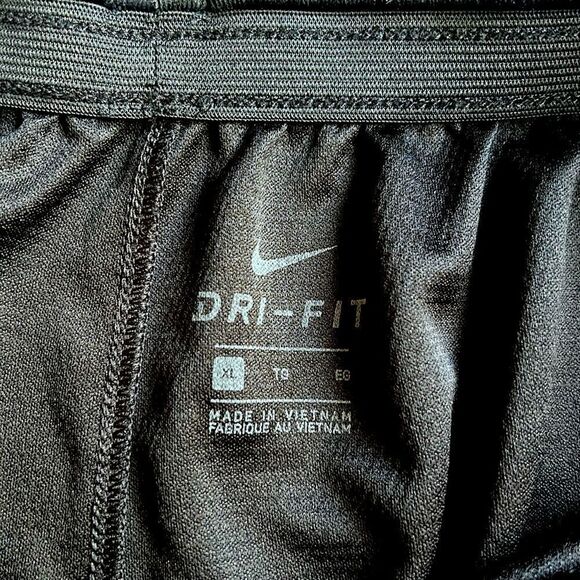 Nike Dri-Fit lightweight workout pants with ZIPPERED POCKETS! - Picture 5 of 6